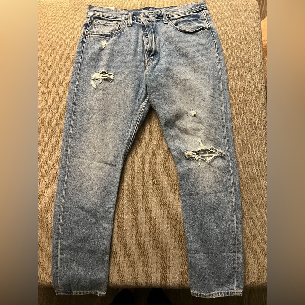 Levi’s light wash straight jean
